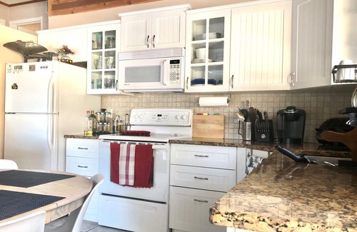 Kearney Cottage | Cozy Waterfront Cottage near Huntsville, Algonquin park