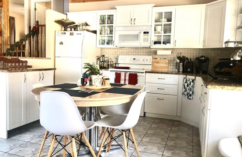 Kearney Cottage | Cozy Waterfront Cottage near Huntsville, Algonquin park