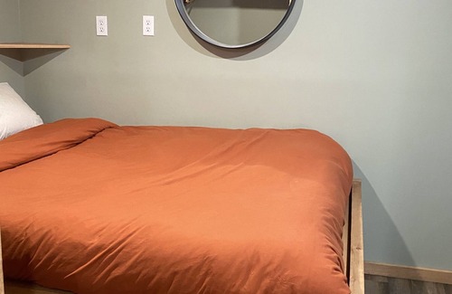 Sooke House | Cozy West Coast Cottage for Weekly Stays (pet friendly)