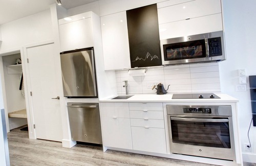 Whistler Cay Heights Condo | Cozy Whistler Village Stuidio w/Pool & Hot Tub