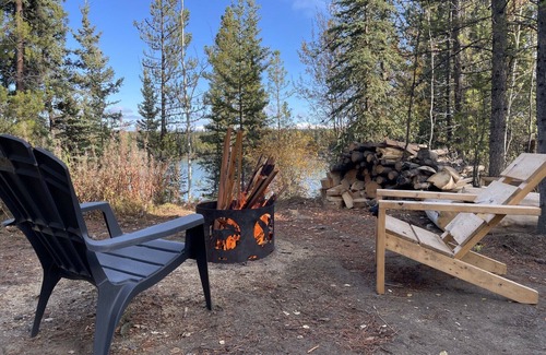 Whitehorse Cabin | Cozy Yukon Cabin Close to Eclipse Hotsprings Resort
