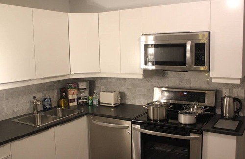 Orillia Apartment | DaVel DeLuxe Garden view
