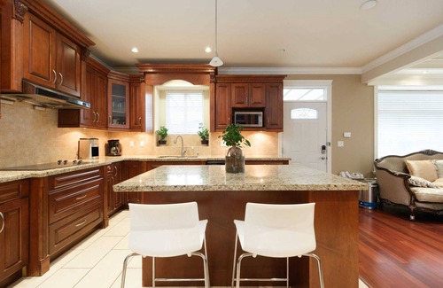 Marpole Apartment | Deluxe Private Entrance Guesthouse