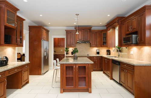 Marpole Apartment | Deluxe Private Entrance Guesthouse
