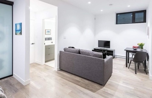 Kitsilano House | Designer 1 Bdr Garden Suite (Arbutus/Kits/UBC)