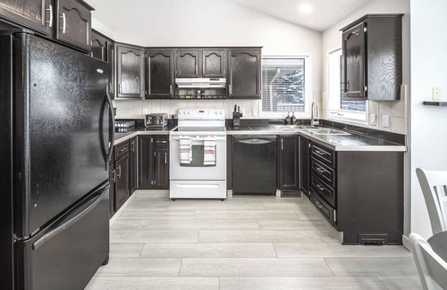 Northwest Calgary House | Designer Inspired Serene Home! 5BR/3.5BA/Garage/Fireplace