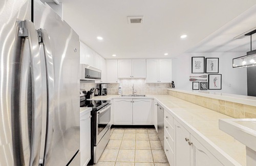 The Blue Mountains Condo | Dog-friendly skiier's condo with high-speed WiFi, gas fireplace, & central AC