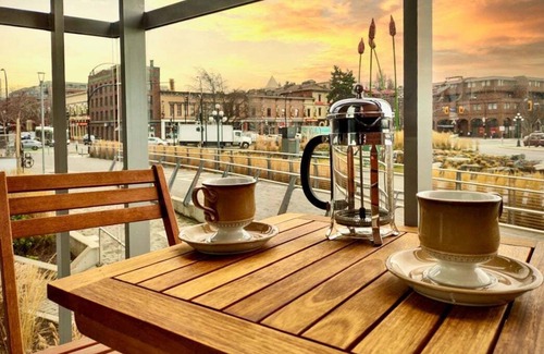 Inner Harbour Condo | Downtown Charming Studio, Steps from Everything!