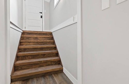 Collingwood Condo | Downtown Collingwood Contemporary Studio Apartment (97039)