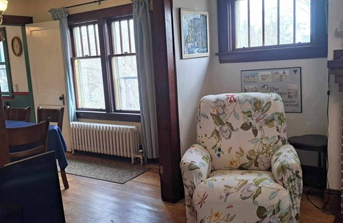 Dartmouth Apartment | Downtown heritage flat near everything