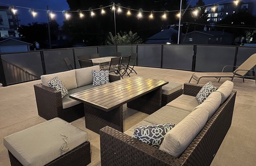 North End House | Downtown Kelowna House - 5 Min walk to beach
