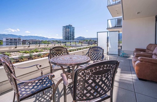 Downtown Kelowna Condo | Downtown Lake-view 1 bedroom Condo in Kelowna