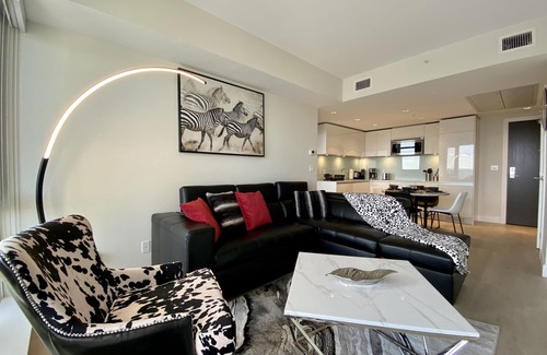 Victoria Park Apartment | Downtown Luxury Condo in Tallest Tower in 34 floor