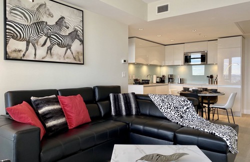 Victoria Park Apartment | Downtown Luxury Condo in Tallest Tower in 34 floor