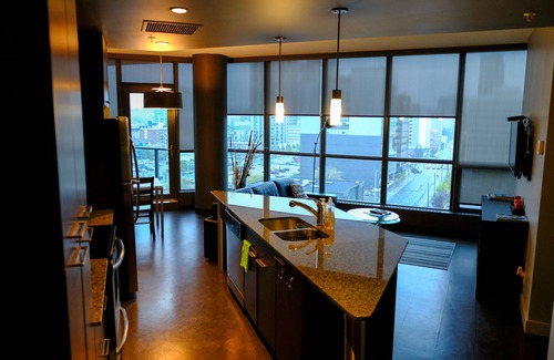 Victoria Park Condo | DOWNTOWN Luxury High-Rise Condo 2 BR / 2 BA Suite Next To BMO / Stampede Grounds
