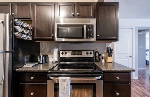 Southwest Calgary Condo | Eat, Drink, Shop, Live and Be Merry on 17th Avenue Executive Luxury Living
