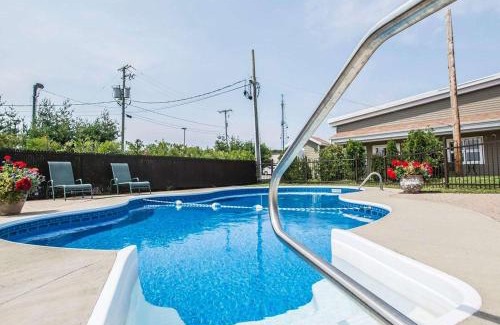 Montmagny Regional County Municipality Hotel | Econo Lodge Inn & Suites