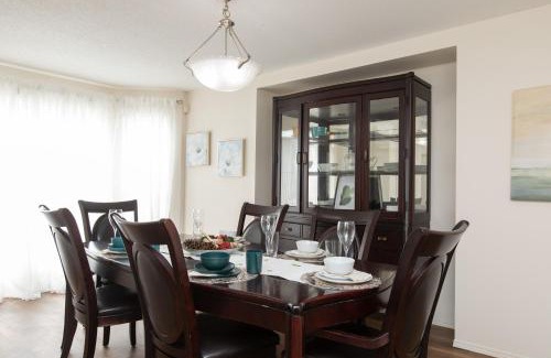 Fort Gary House | Elegant 6 Bedroom House Near U of Manitoba
