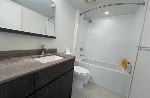 Richmond City Centre Apartment | Elegant &comfortable room1B &1B apartment perfect location