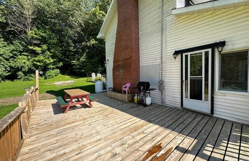 Carden Cottage | Enchanting Waterfront Escape, 3+1 bedrooms,3 Baths