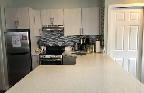 Harvie Heights House | Entire Townhouse, 2 BR, Hot tub, 3 min to Banff