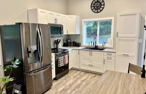 Juan de Fuca Electoral Area House | Escape to The Cottage - A Private & Tranquil Oceanfront Dream!