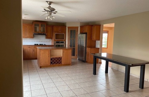 Springbank House | Estate Home with Gorgeous View 7bds+3.5bath Sleeps 16+