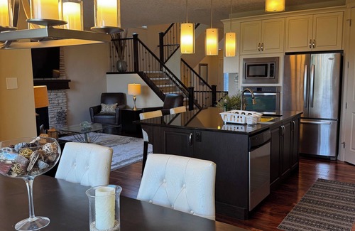 Northwest Calgary House | Executive luxury living on a green space