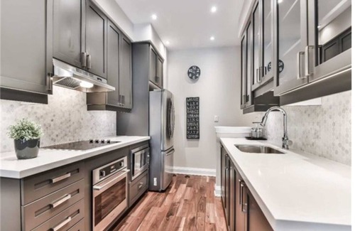 Lawrence Park House | Executive Townhouse 3Br+3Ba in Lawrence Park