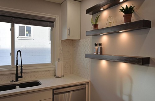 Calgary House | EXQUISITE 3BD HOUSE CLOSE TO AIRPORT, PL HOSP, DOWNTOWN, SLEEPS 7