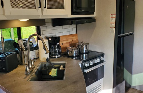 Cap-Pele House | Fabulous new 2 bedroom camper with ocean view. 5 min from Aboiteau Beach!