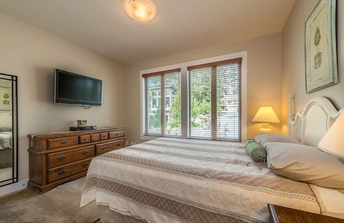Saanich House | Fabulous Panoramic Views