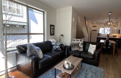 East Kootenay House | Fabulous Ski-in/out Renovated 3 Bdrm Upper Village Townhome with bdrm AC & den