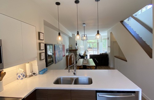 East Kootenay House | Fabulous Ski-in/out Renovated 3 Bdrm Upper Village Townhome with bdrm AC & den