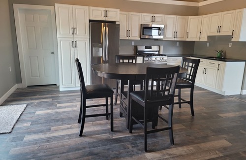 Town of Essex House | FAMILY- 2 Bedroom with upper loft with Waterfall, Horse ranch