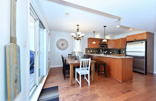 Central Okanagan House | Family friendly cottage at La Casa Resort on Lake Okanagan