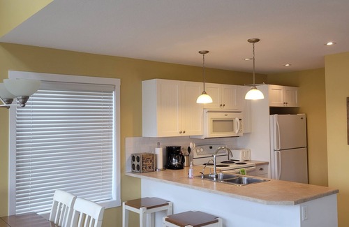 Central Okanagan House | Family friendly Cottage at La Casa- upper part close to all amenities