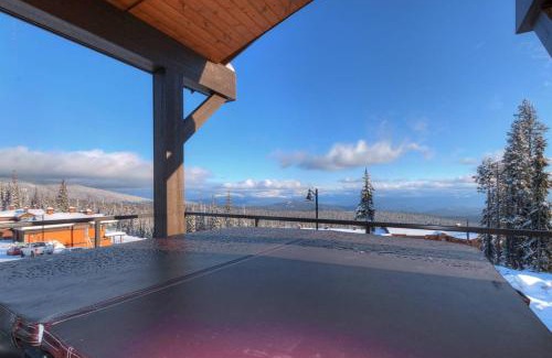 Big White Ski Resort House | Feathertop 480 - Stunning High-End House with Amazing Views
