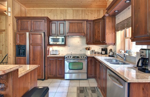 Fiddler Lake Resort Ski Chalet | Fiddler Lake Cottage #24 - Comfy Rabbit