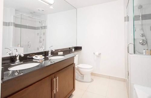 Downtown Winnipeg Apartment | Free Parking & Wi-Fi! Amazing One Bedroom Suite