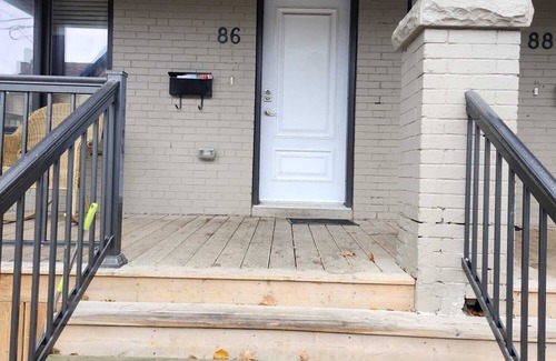 Cabbagetown South House | Fully furnished rooms near Eaton Centre, ten minutes walk from Dundas Station