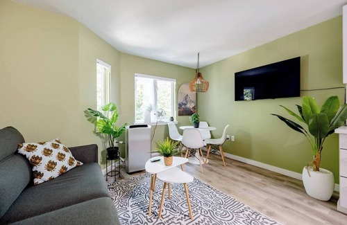 Downtown Eastside Apartment | Gastown Haven: Where History Meets Comfort