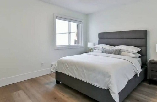 Surrey Apartment | Gateway Furnished Apartments Suite Twelve