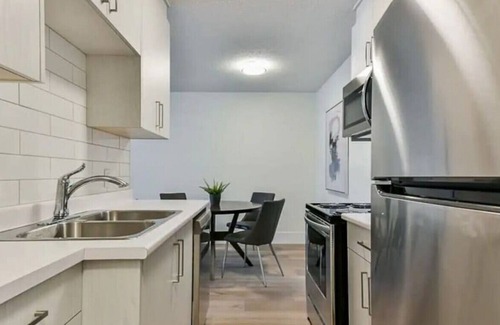 Surrey Apartment | Gateway Furnished Apartments Suite Twelve