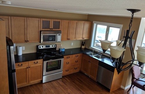 Central Okanagan House | Georgeous Lake Views - 3 Bedroom Cottage at La Casa Resort