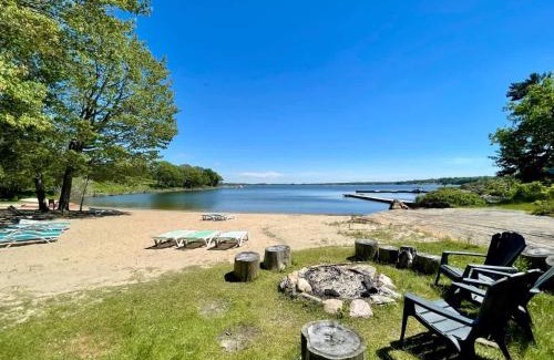 Carling House | Georgian Bay 3-bdrm lakefront Main House