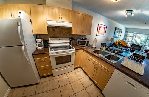 Blackcomb Apartment | Glacier Lodge 205 - Ski in Ski out, Common Pool & Hot Tub