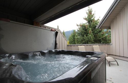 Village North Apartment | Glacier's Reach by Whistler Retreats
