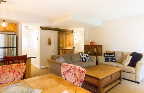 Village North House | Gorgeous 2 Bed, Sleeps 6, Fully Renovated, Village location!