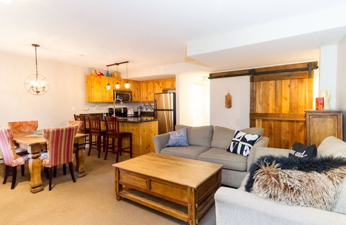 Village North House | Gorgeous 2 Bed, Sleeps 6, Fully Renovated, Village location!